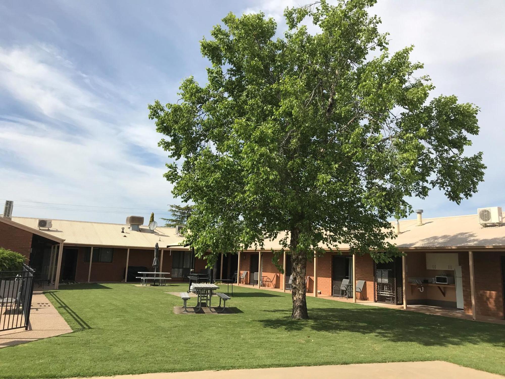Ashleigh Court Motor Inn Mulwala Exterior photo