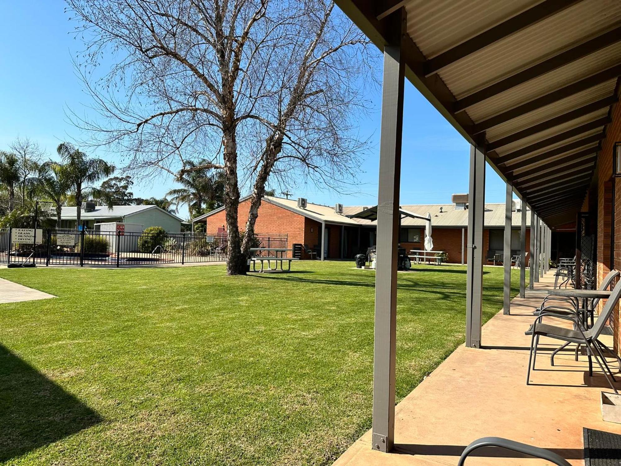 Ashleigh Court Motor Inn Mulwala Exterior photo