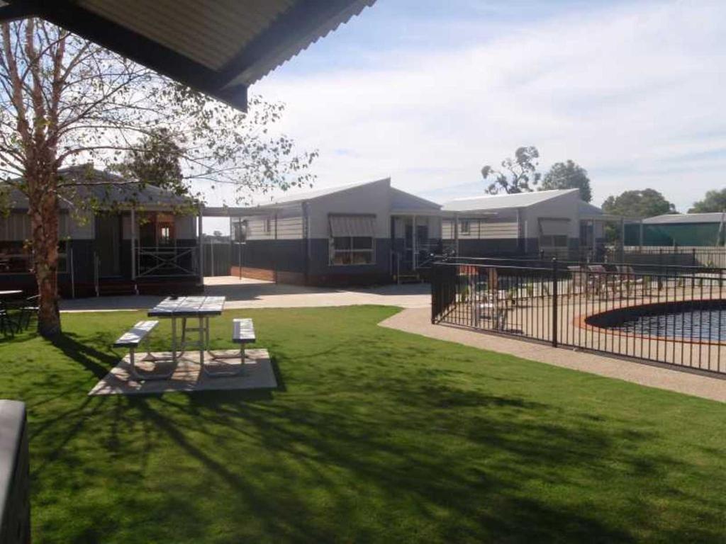 Ashleigh Court Motor Inn Mulwala Exterior photo