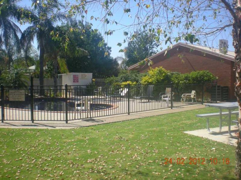 Ashleigh Court Motor Inn Mulwala Exterior photo